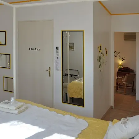 Отель Elaia 3*